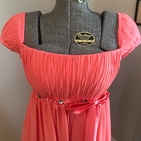 Semi Formal Dress - Picture 2 of 8